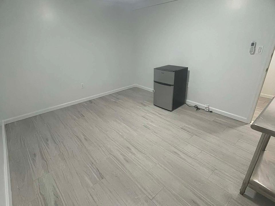 2nd image of 917 Willoughby Ave #G