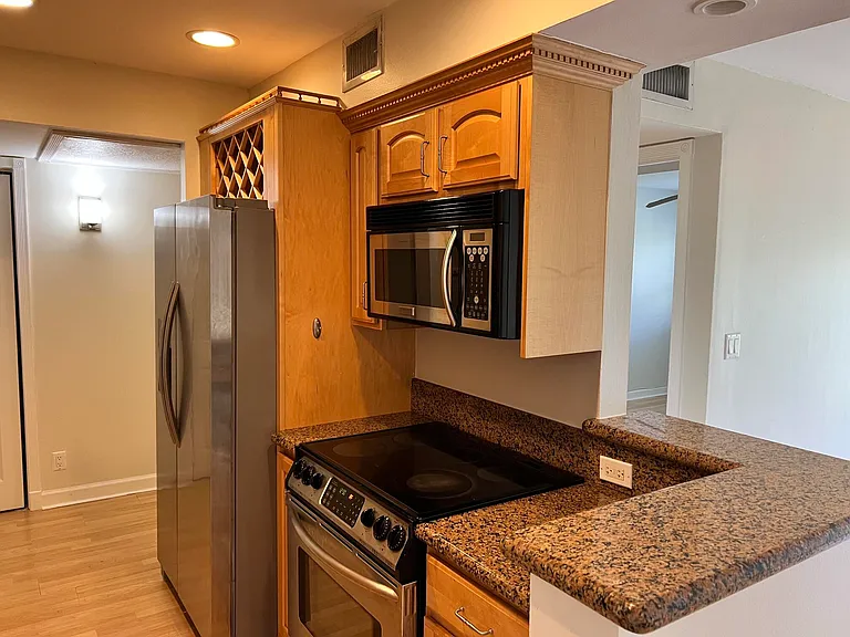 1515 E Broward Blvd #305 — Photo 6