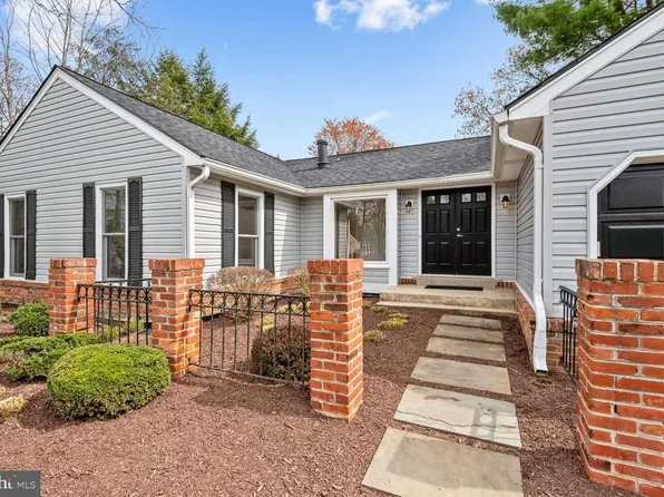9469 Copenhaver Dr, Potomac, MD 20854