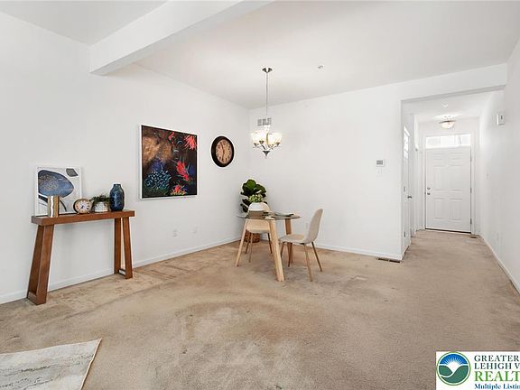 4th image of 262 Milkweed Dr
