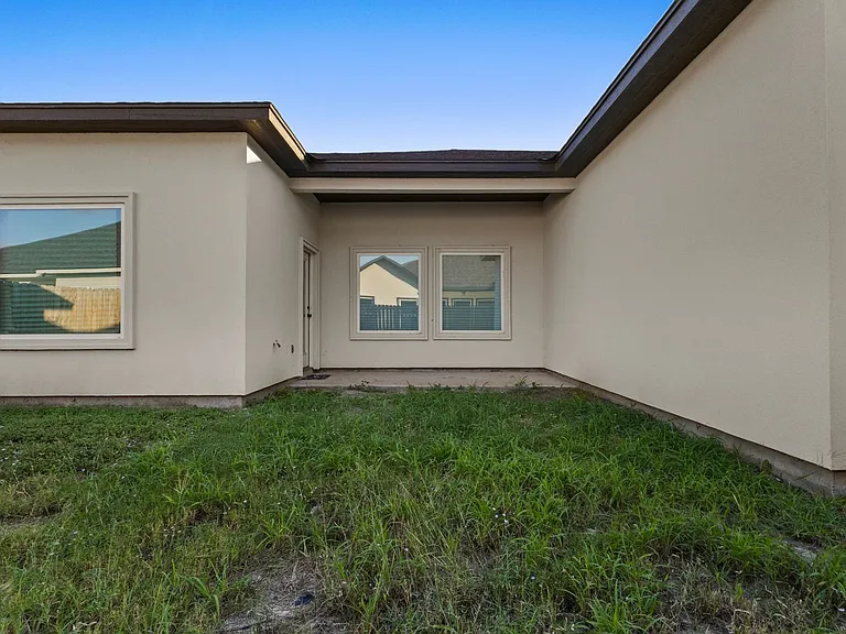 7425 Lake Havasu — Photo 19