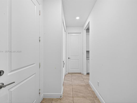 3rd image of 4349 Veleiros Ave