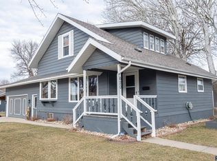 620 NW 3rd St, Madison, SD 57042