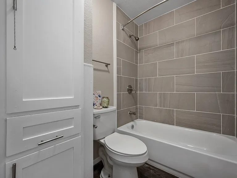 607 Parsons St — Photo 4
