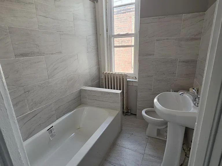 1228 W Oakdale St — Photo 11