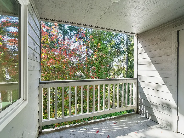 Spinnaker Apartments — Photo 10