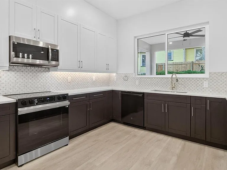 207 Athens St — Photo 27