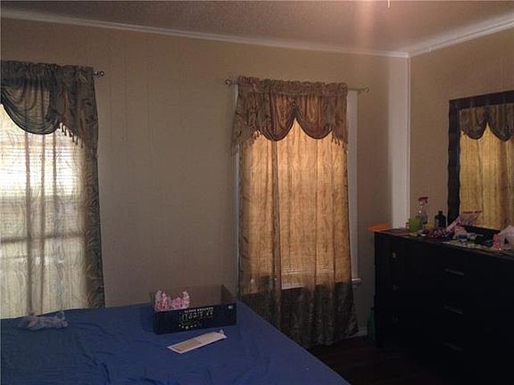 4th image of 521 NE 23rd St