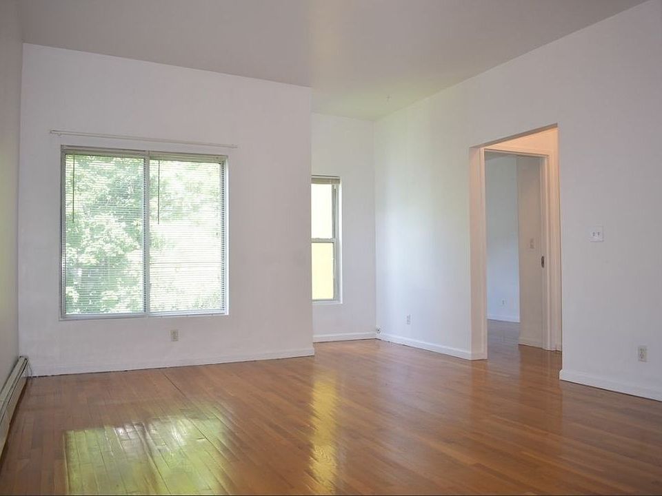 1st image of 195 Saint James Pl #C