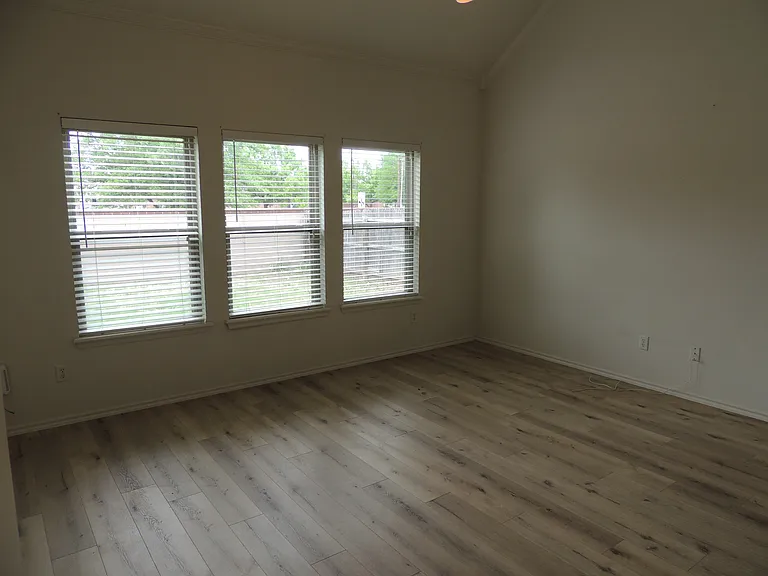 4416 W Indianola St — Photo 24