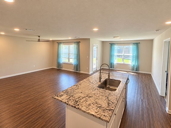 3rd image of 10769 Ridgeview Dr