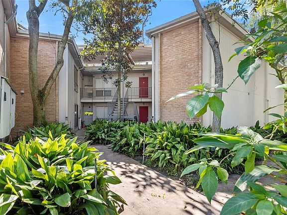 2nd image of 8211 Katy Fwy APT 5