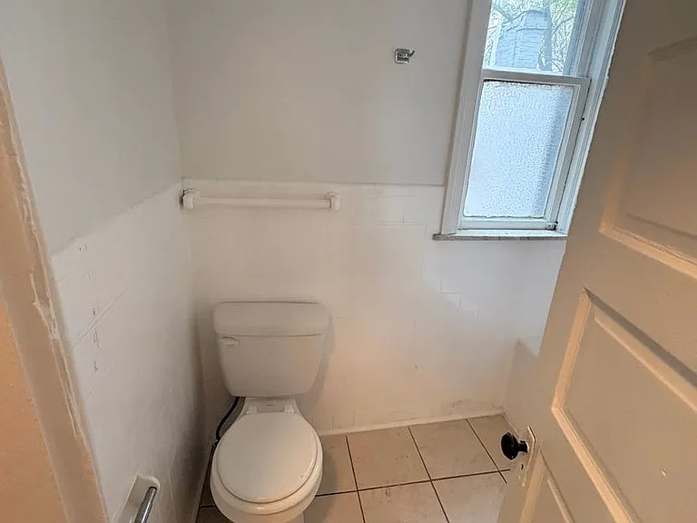 640 W Princess St #2 — Photo 7