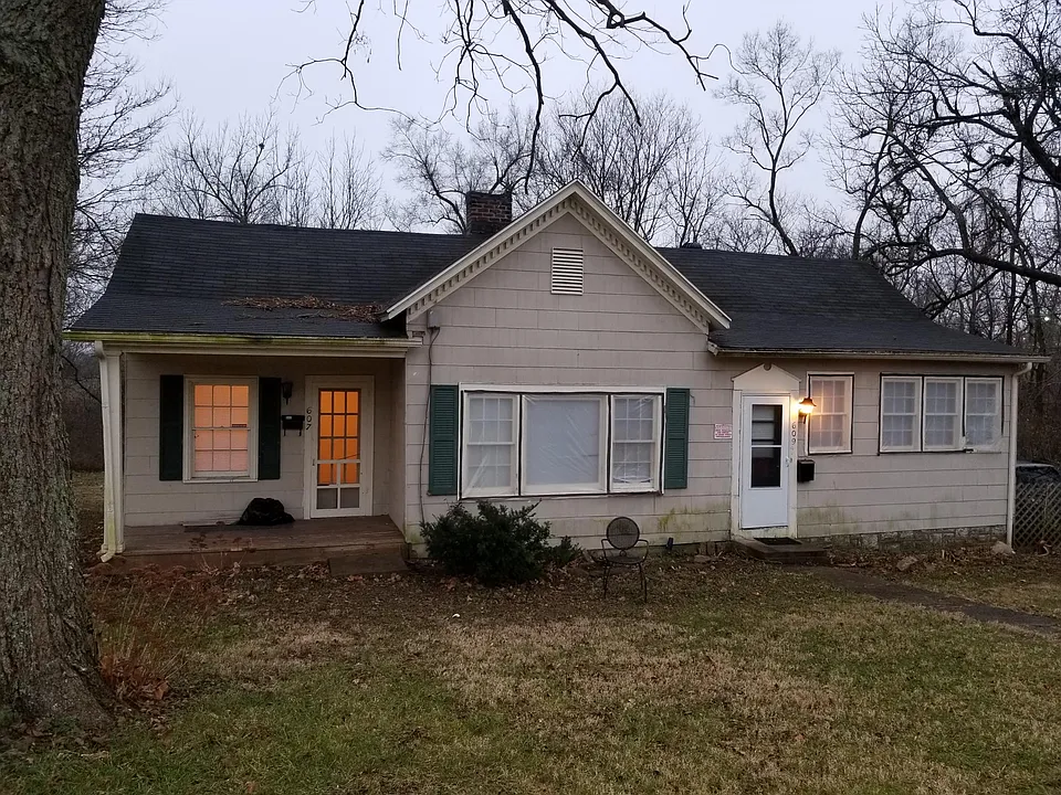 609 Louisville Rd