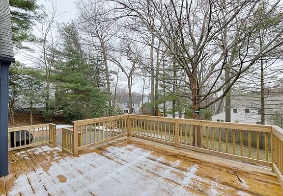 5th image of 19 Heatherwood Dr