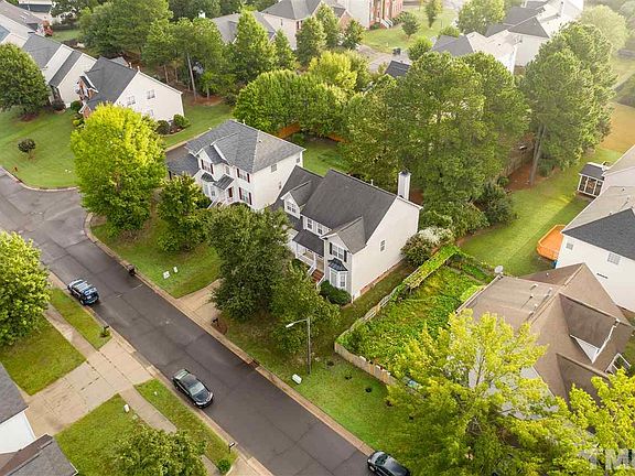 4th image of 4803 Carmen Ln