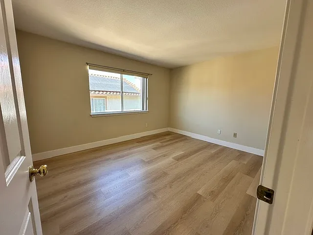 353 Silverlake Ct — Photo 24