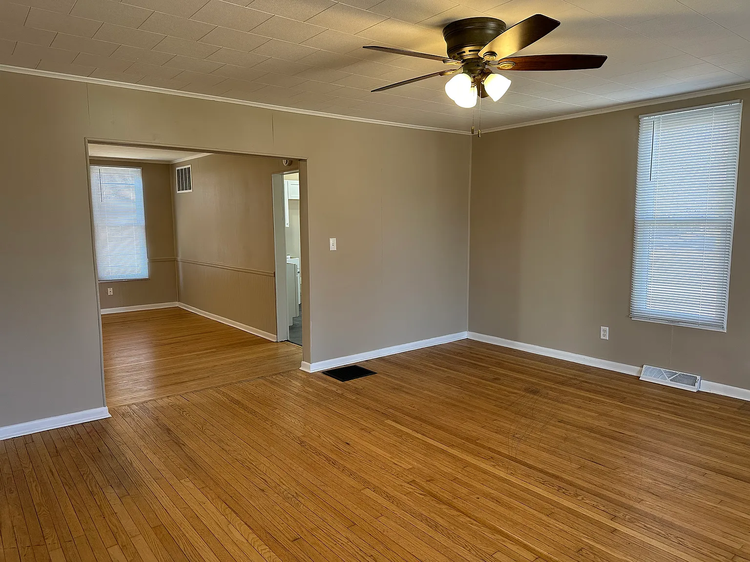 2 bed, 1000 sqft, $1,100 — Photo 4