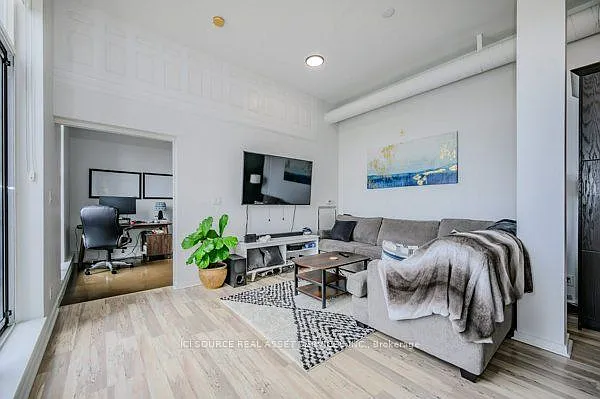 410 King St W #609 — Photo 6