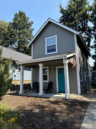 420 SE Oar Ave Photo 1