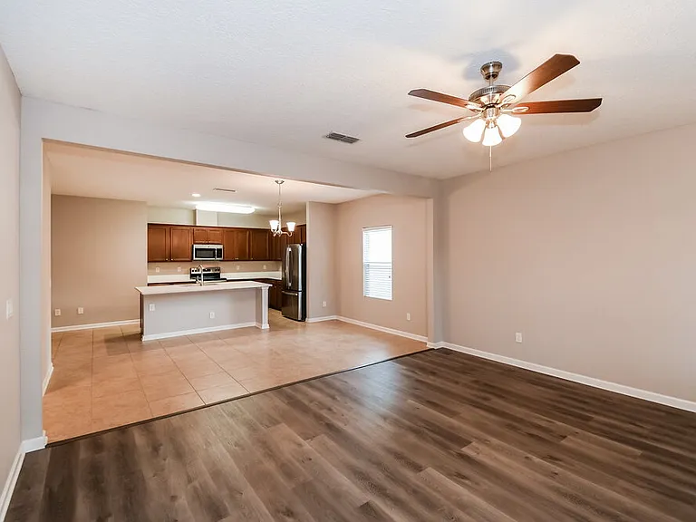 2325 Creekfront Dr — Photo 5