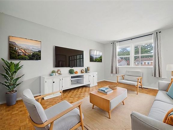 5th image of 352 Gainsborough Rd
