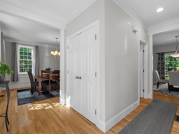 5th image of 26 Hutchins St