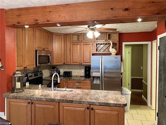 4th image of 151 Edgewood Dr
