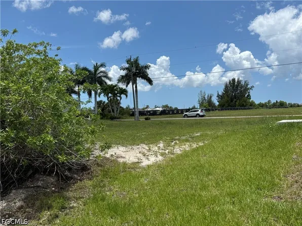 1135 NW 28th Pl, Cape Coral, FL 33993