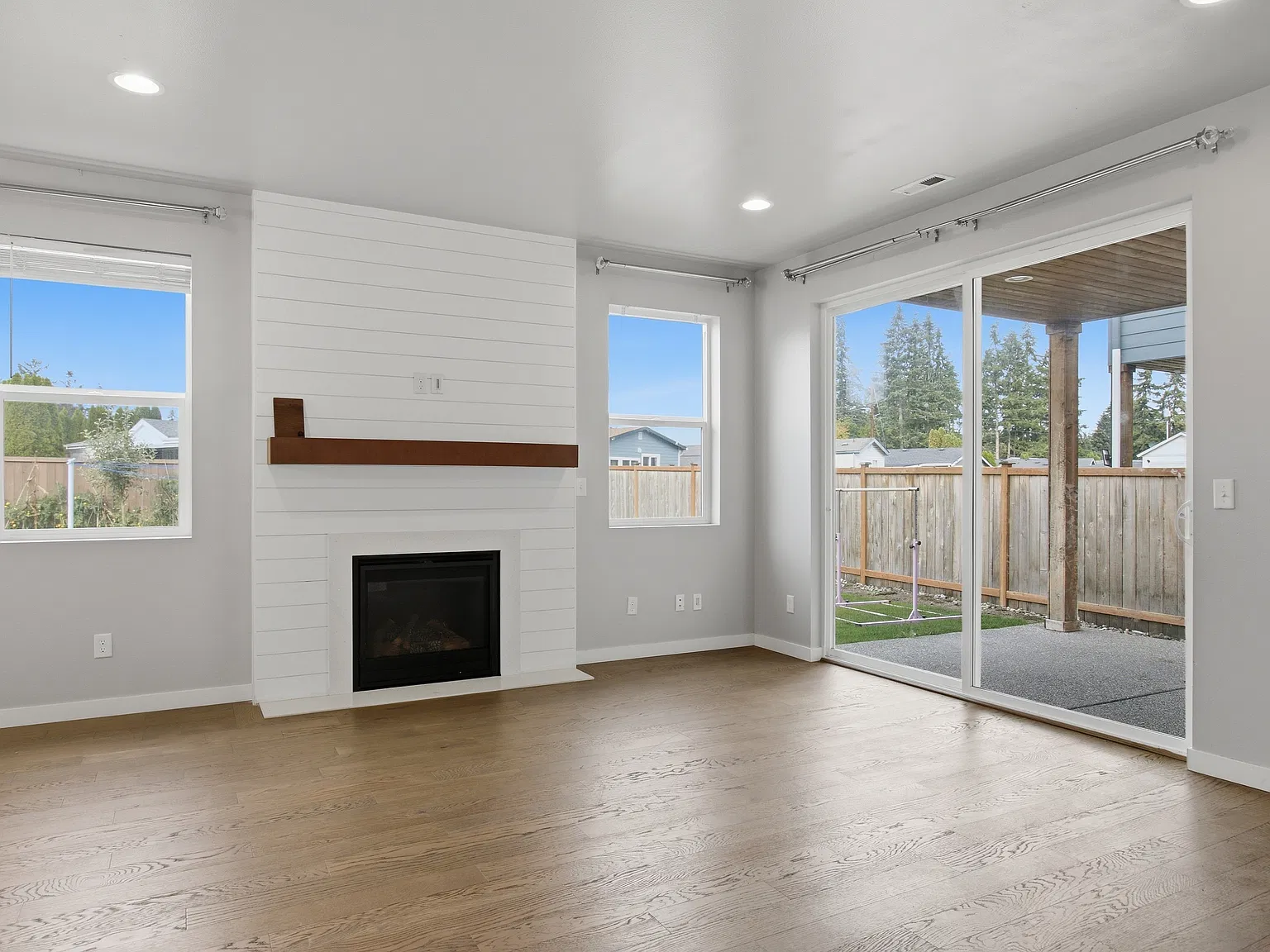5 bed, 2673 sqft, $4,000 — Photo 4