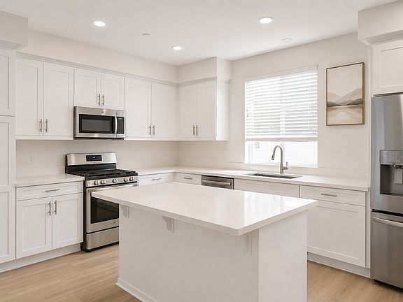 5th image of 838 Savi Dr #105