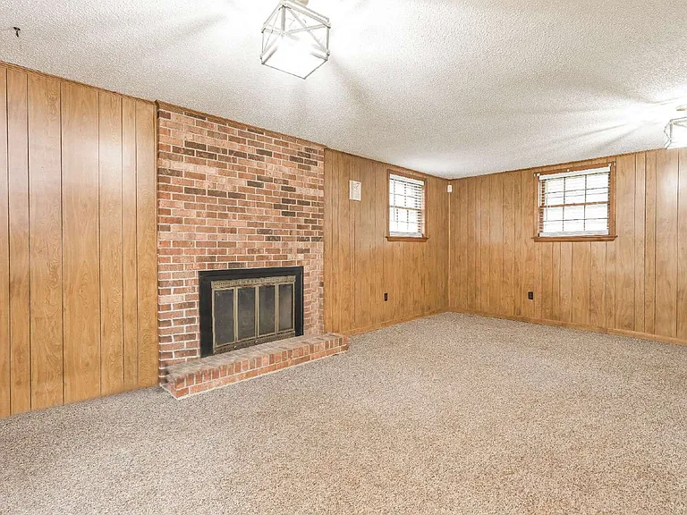717 Milling Rd — Photo 3