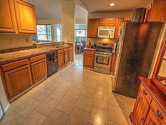 3rd image of 1535 Valley Landing Dr