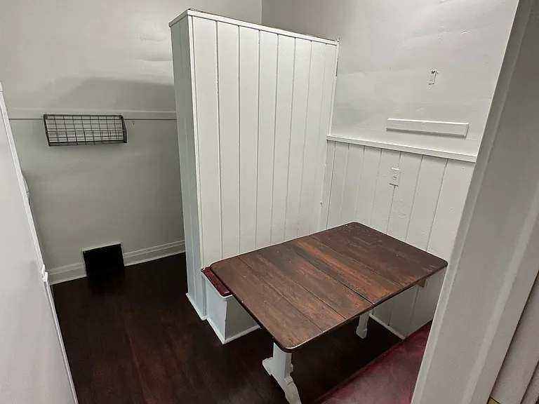 720 E University St — Photo 13