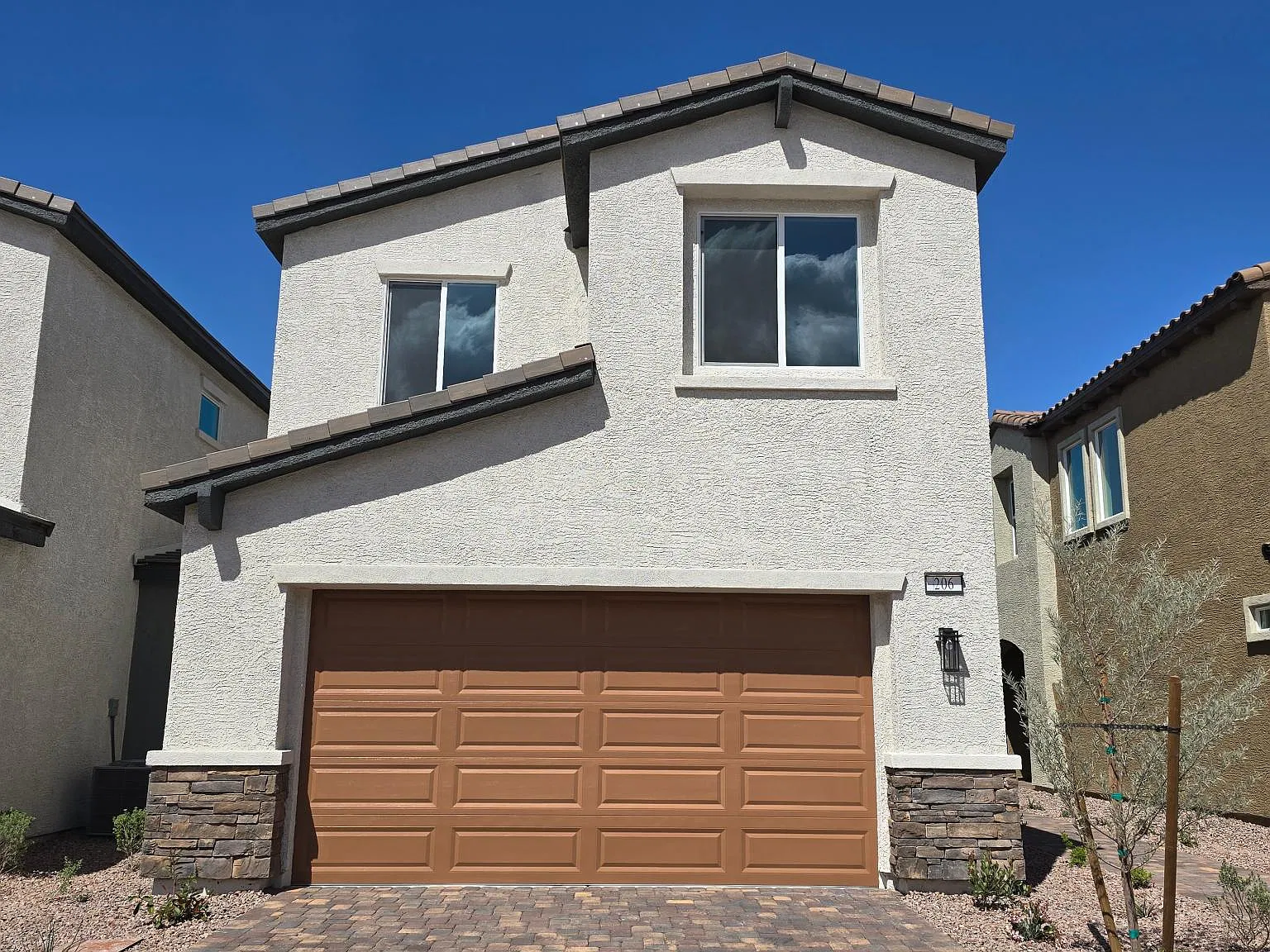 3 bed, 1676 sqft, $2,300 — Photo 1