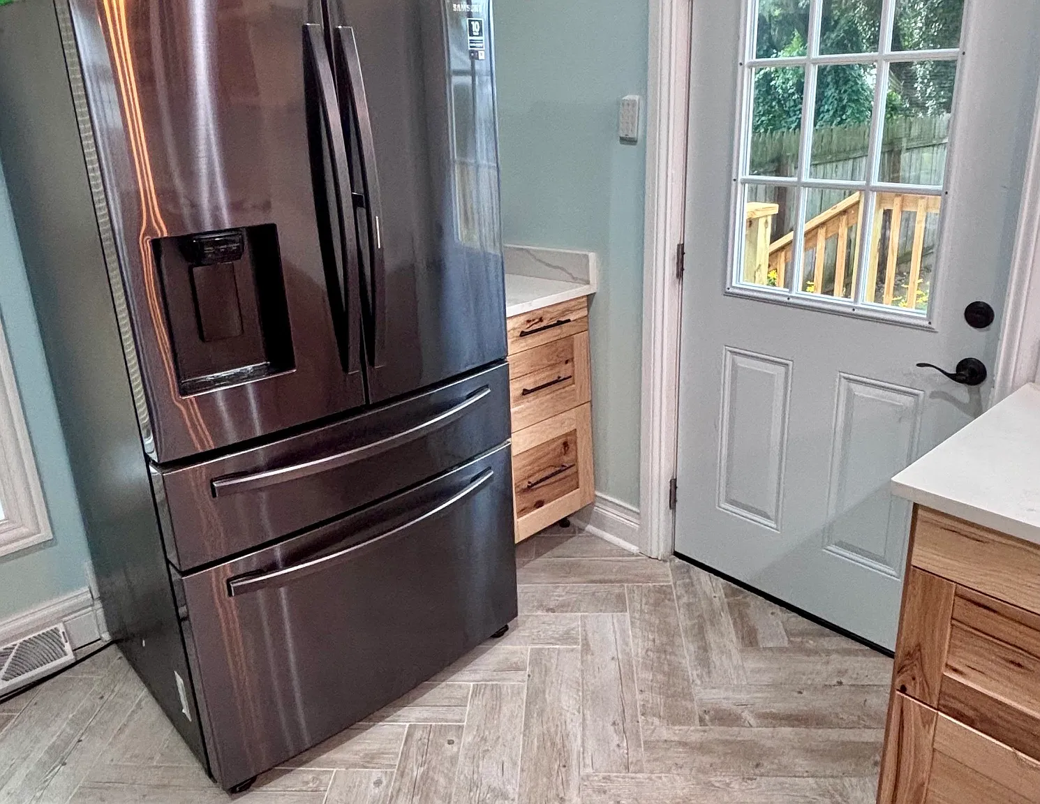 3 bed, 1.5 bath, 1254 sqft, $2,450 — Photo 3