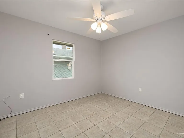 825 W 1st St #4 — Photo 11