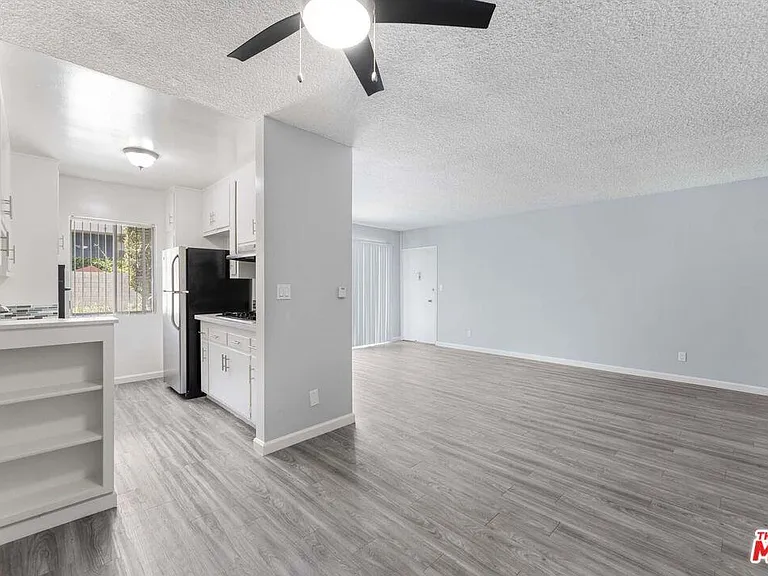 12015 Kling St #207 — Photo 14