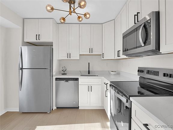 5th image of 4418 Foxden Dr