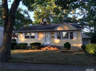 31 Anchor Ct, West Babylon, NY 11704
