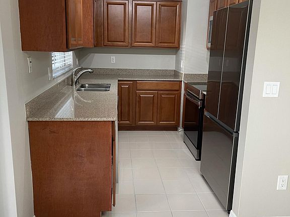 4th image of 7618 N Sanibel Cir