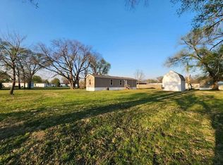 1801 NW Lyman Rd, Topeka, KS 66608