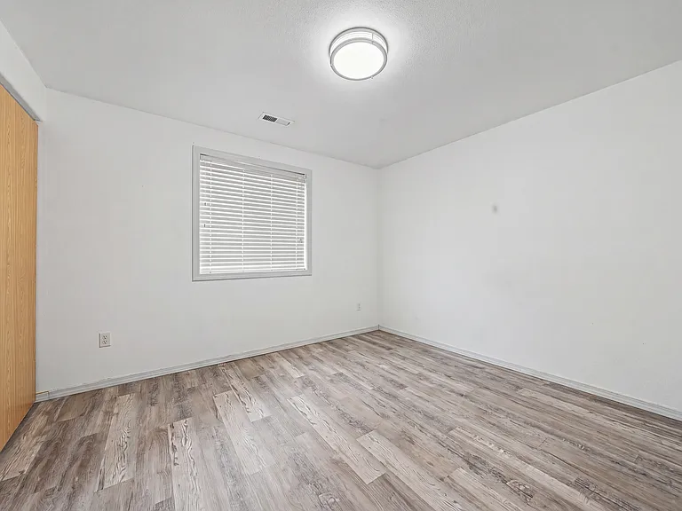 1909 Allen Ave — Photo 14