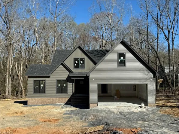 425 E Brookwood Ave, Liberty, NC 27298