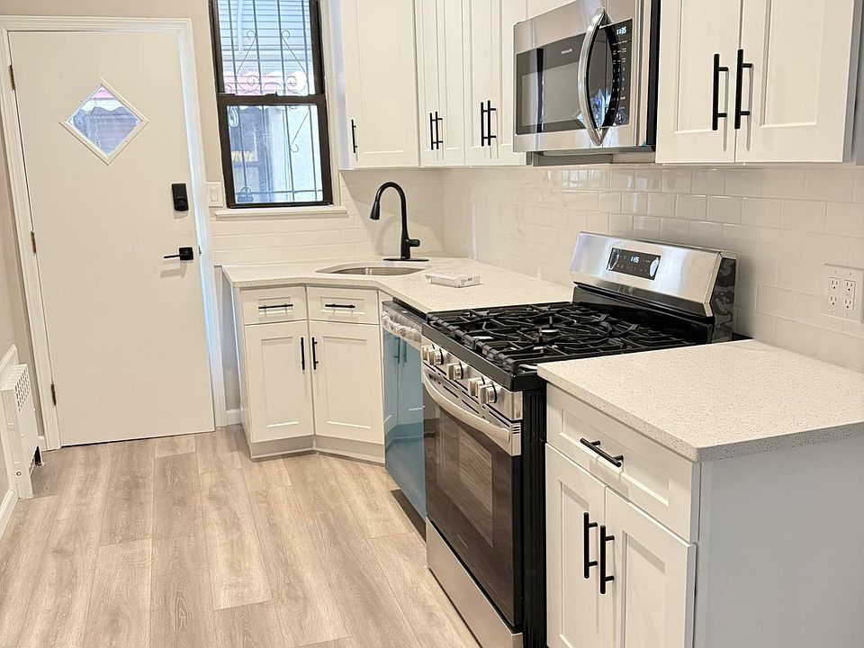 1st image of 24-44 Crescent St #1