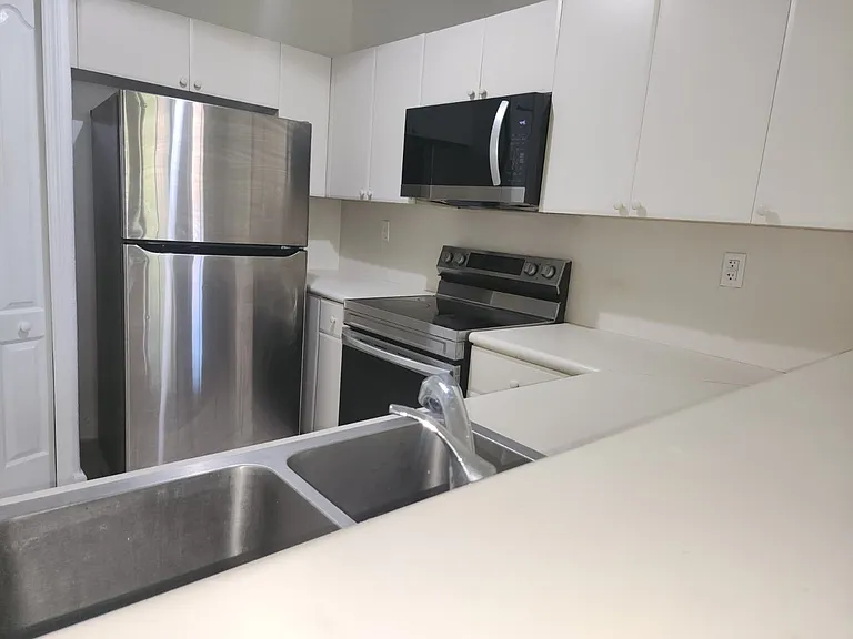 1539 SE 27th St #201 — Photo 3