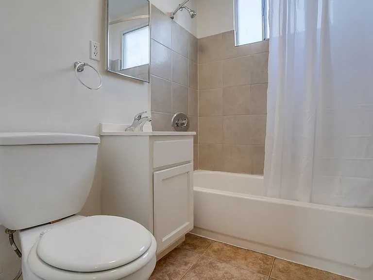 2425 S Ridgeley Dr #1 — Photo 9