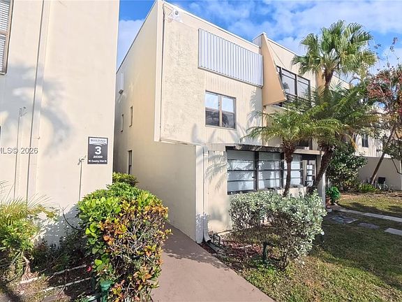 5th image of 20300 W Country Club Dr #Penthouse 18-3