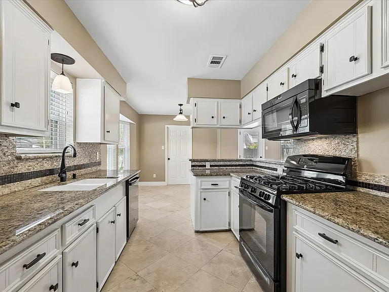 12322 Nova Ct — Photo 3