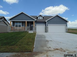 6606 Harvest Dr, Papillion, NE 68133